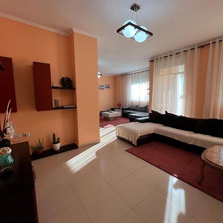 Elbasan Center Family Apartment N.42 Bagian luar foto