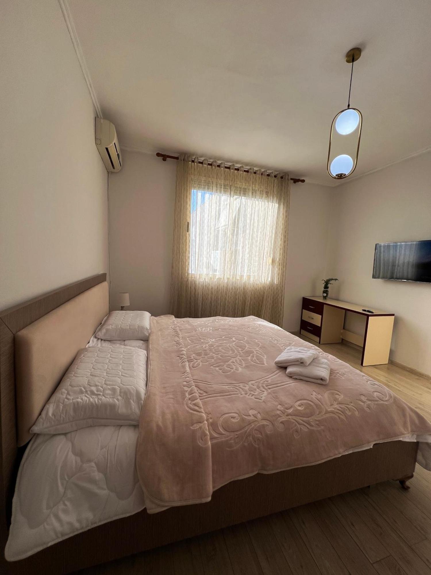 Elbasan Center Family Apartment N.42 Bagian luar foto