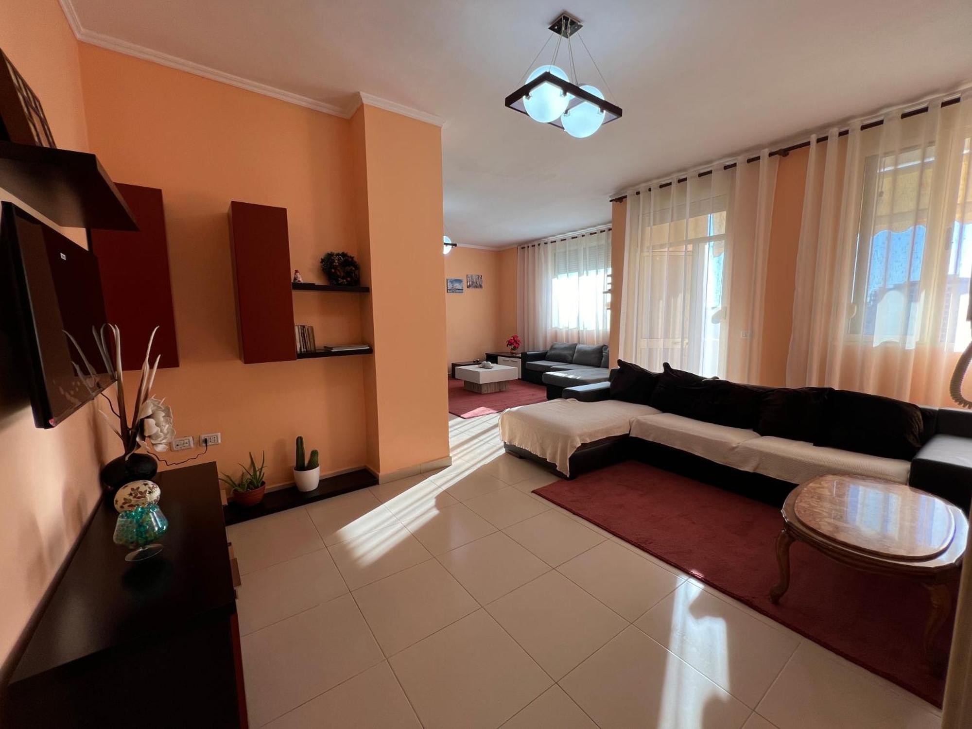 Elbasan Center Family Apartment N.42 Bagian luar foto